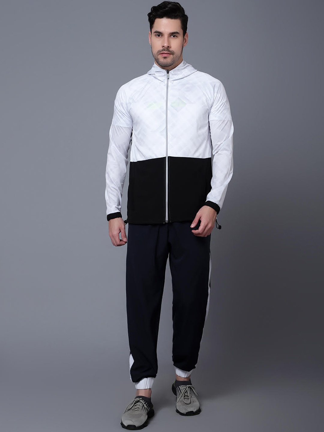 

Shiv Naresh Men Colourblocked Tracksuits, Black
