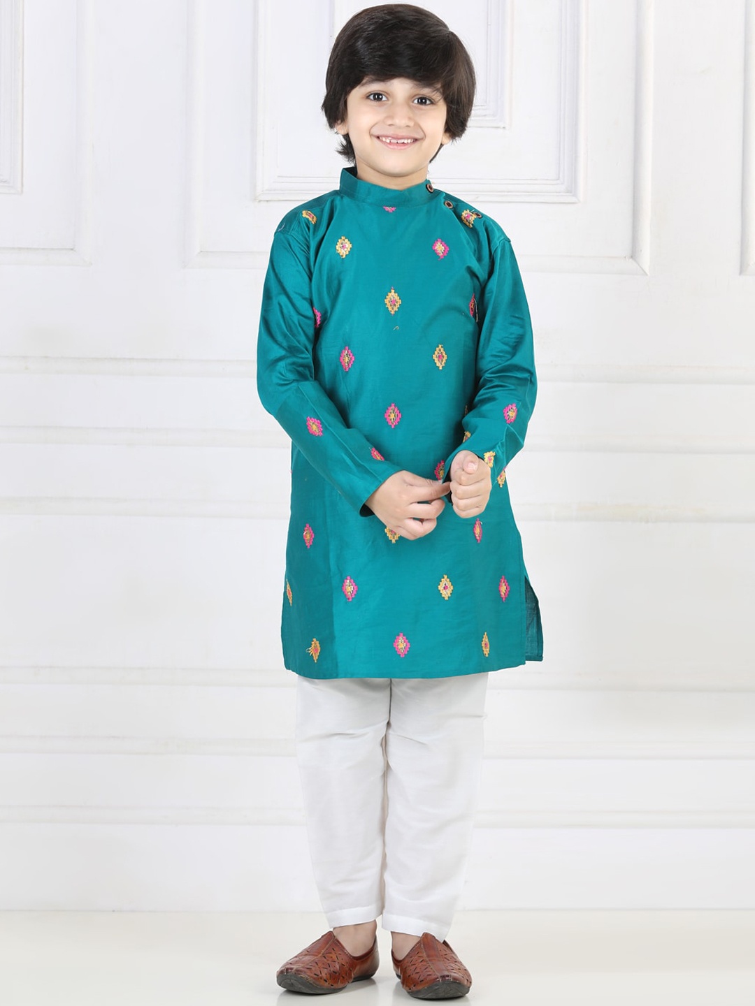 

Here&Now X Kinder Kids Boys Embroidered Pure Cotton Kurta with Pyjamas, Green
