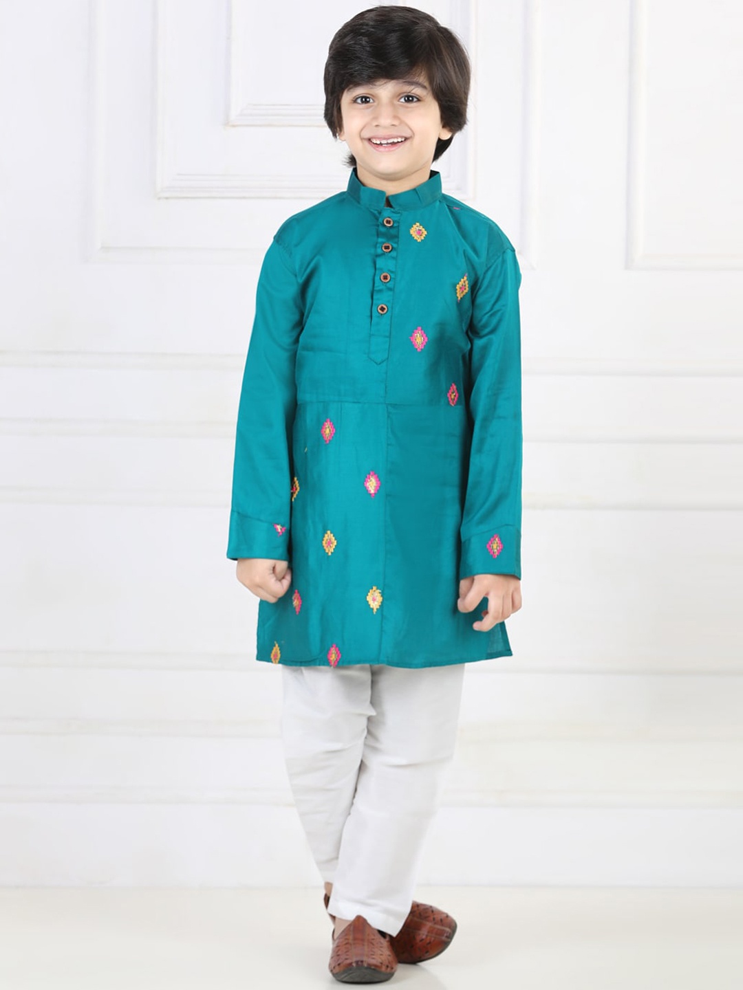 

Here&Now X Kinder Kids Boys Ethnic Motifs Embroidered Pure Cotton Kurta with Pyjamas, Turquoise blue