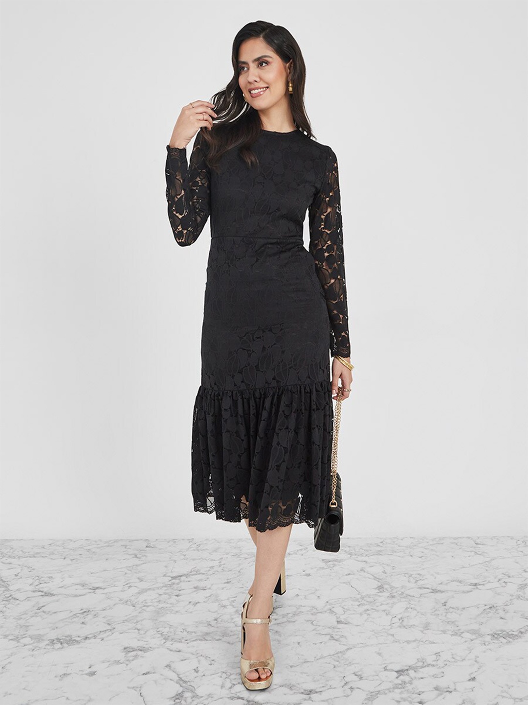 

Styli Black Self Design Round Neck Midi Dress