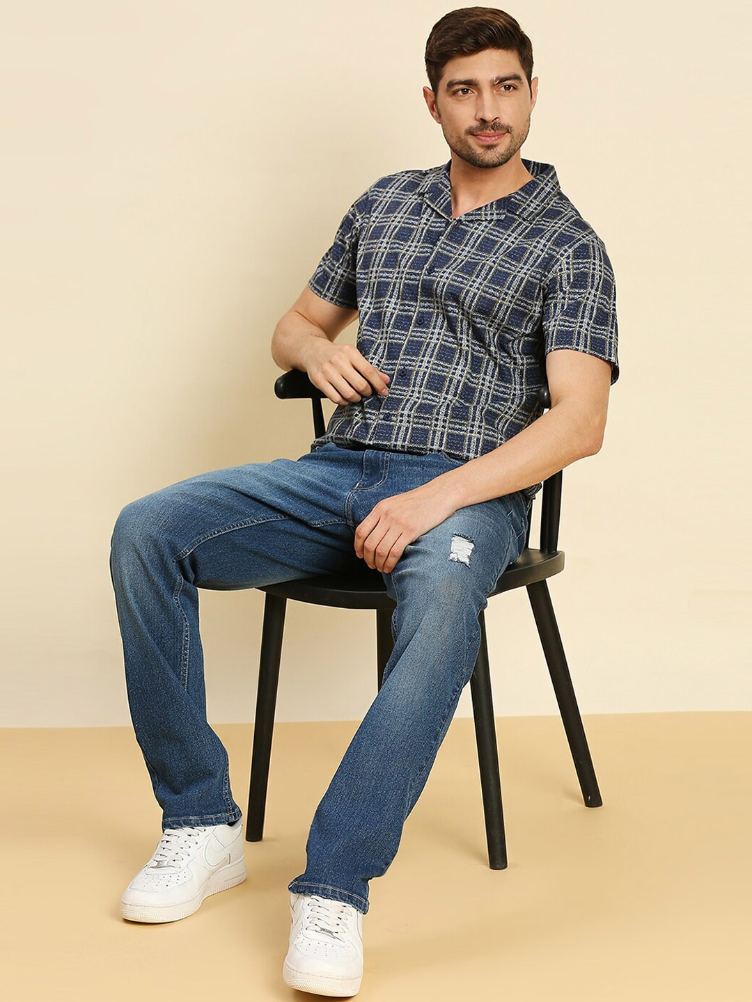 

Moda Rapido Men Smart Slim Fit Low Distress Light Fade Stretchable Jeans, Blue
