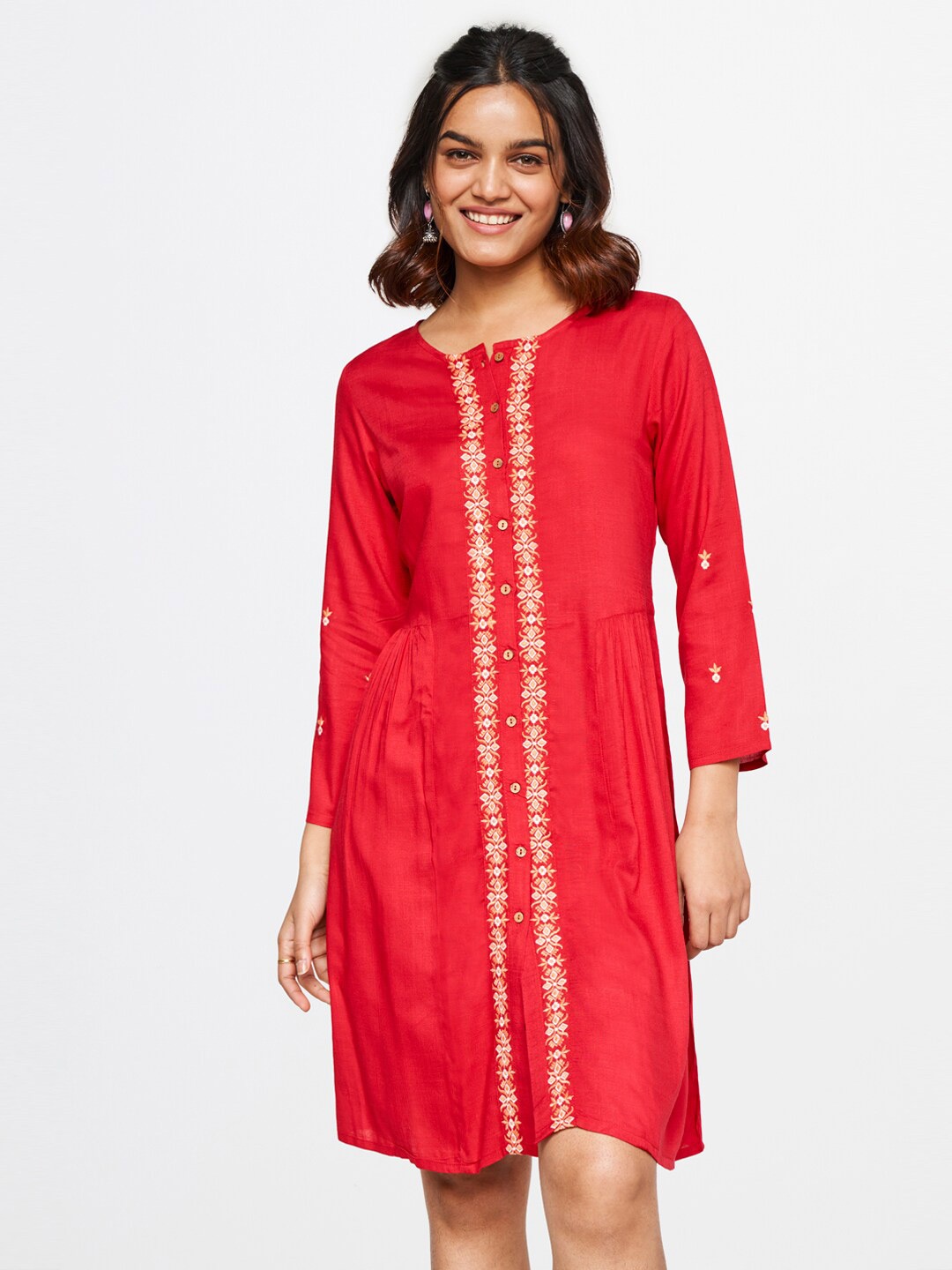 

Global Desi Floral Embroidered Round Neck Tunic, Red