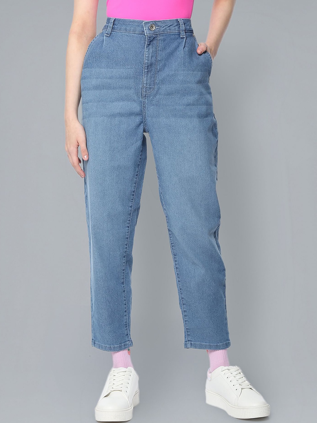 

Flying Machine Women High-Rise Light Fade Stretchable Mom Fit Jeans, Blue