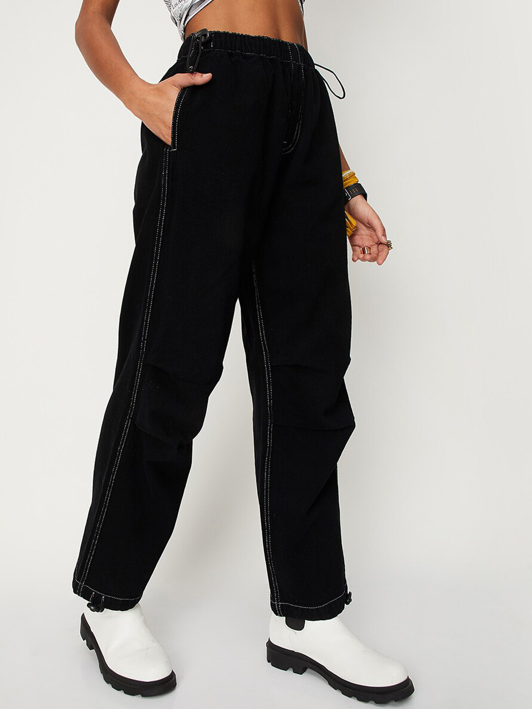 

max Women Mid-Rise Mom-Fit Pure Cotton Jeans, Black