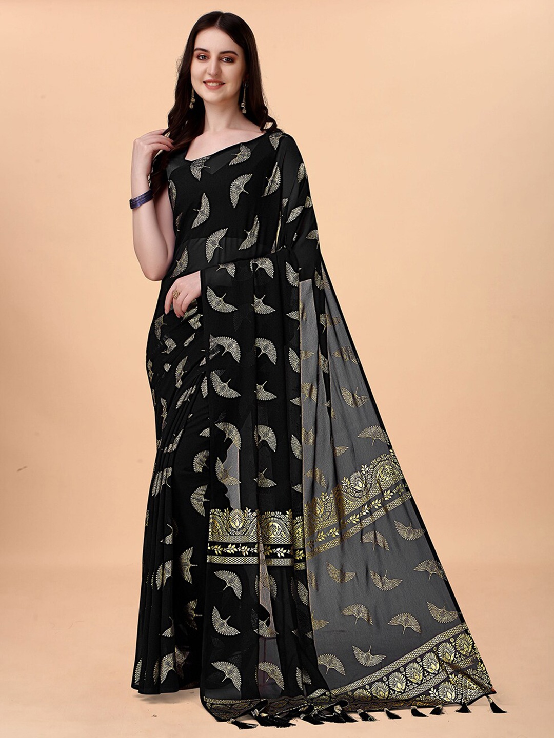 

Anjaneya Sarees Floral Silk Blend Saree, Black