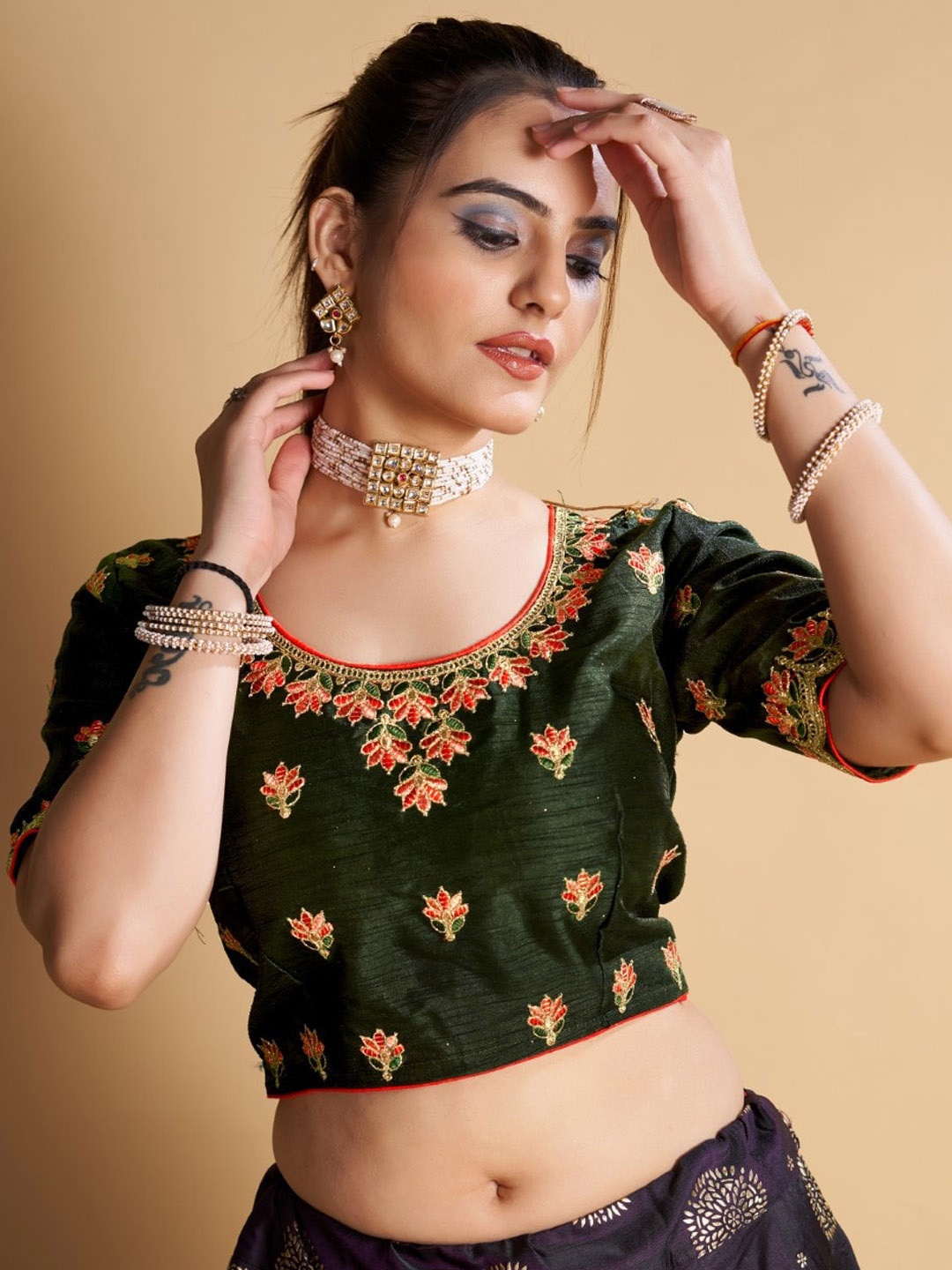 

VISHNU WEAVES Floral Embroidered Padded Saree Blouse, Green