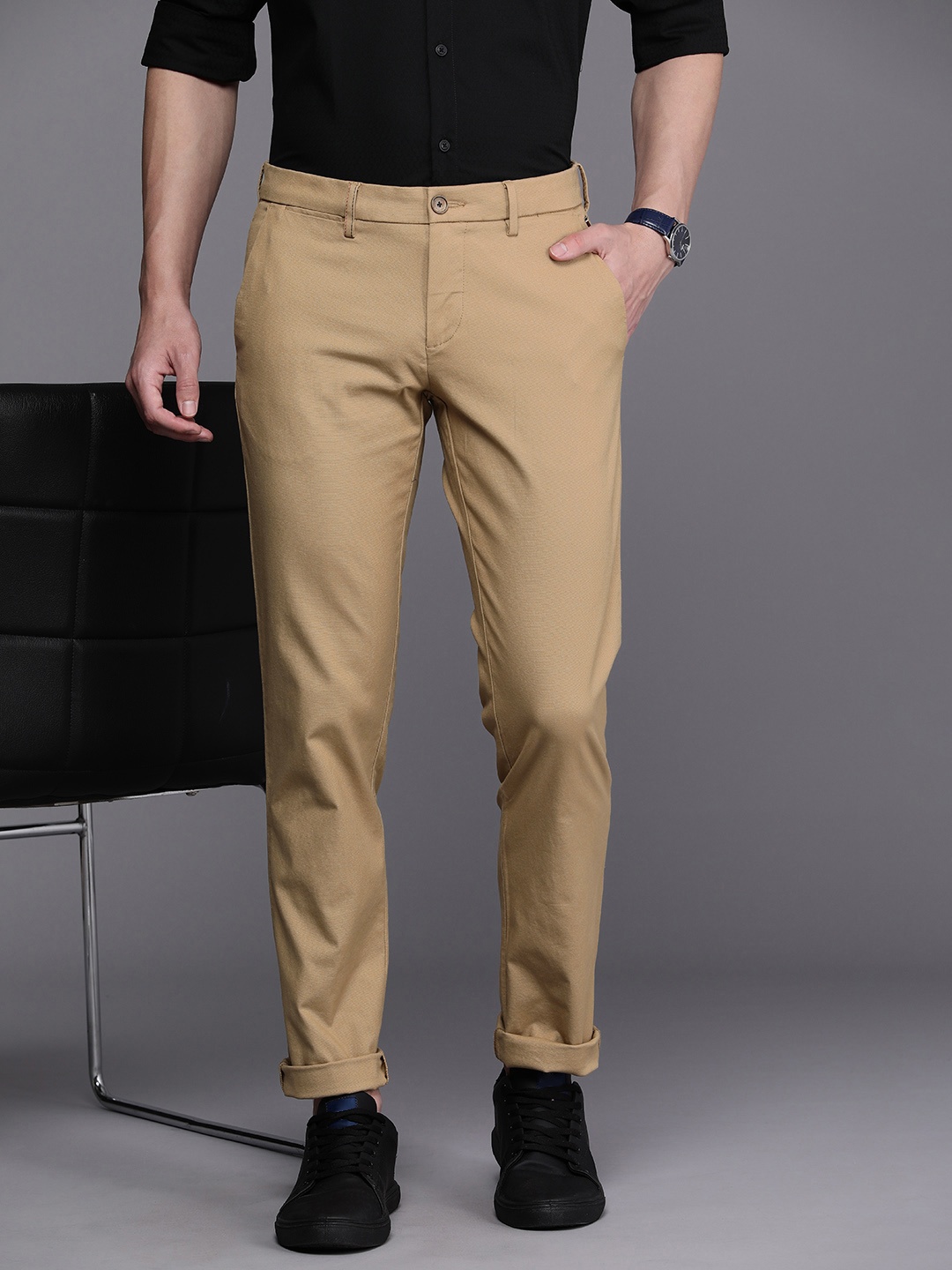 

Louis Philippe Sport Men Mid-Rise Slim Fit Chinos, Khaki