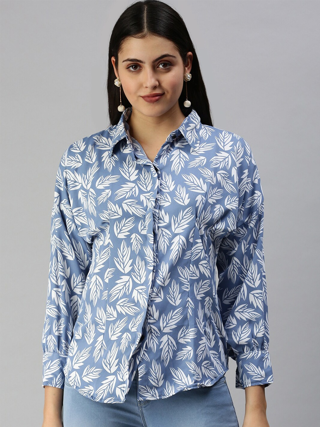

SHOWOFF Contemporary Tropical Printed Drop Shoulder Sleeves Pleated Slim Fit Casual Shirt, Blue