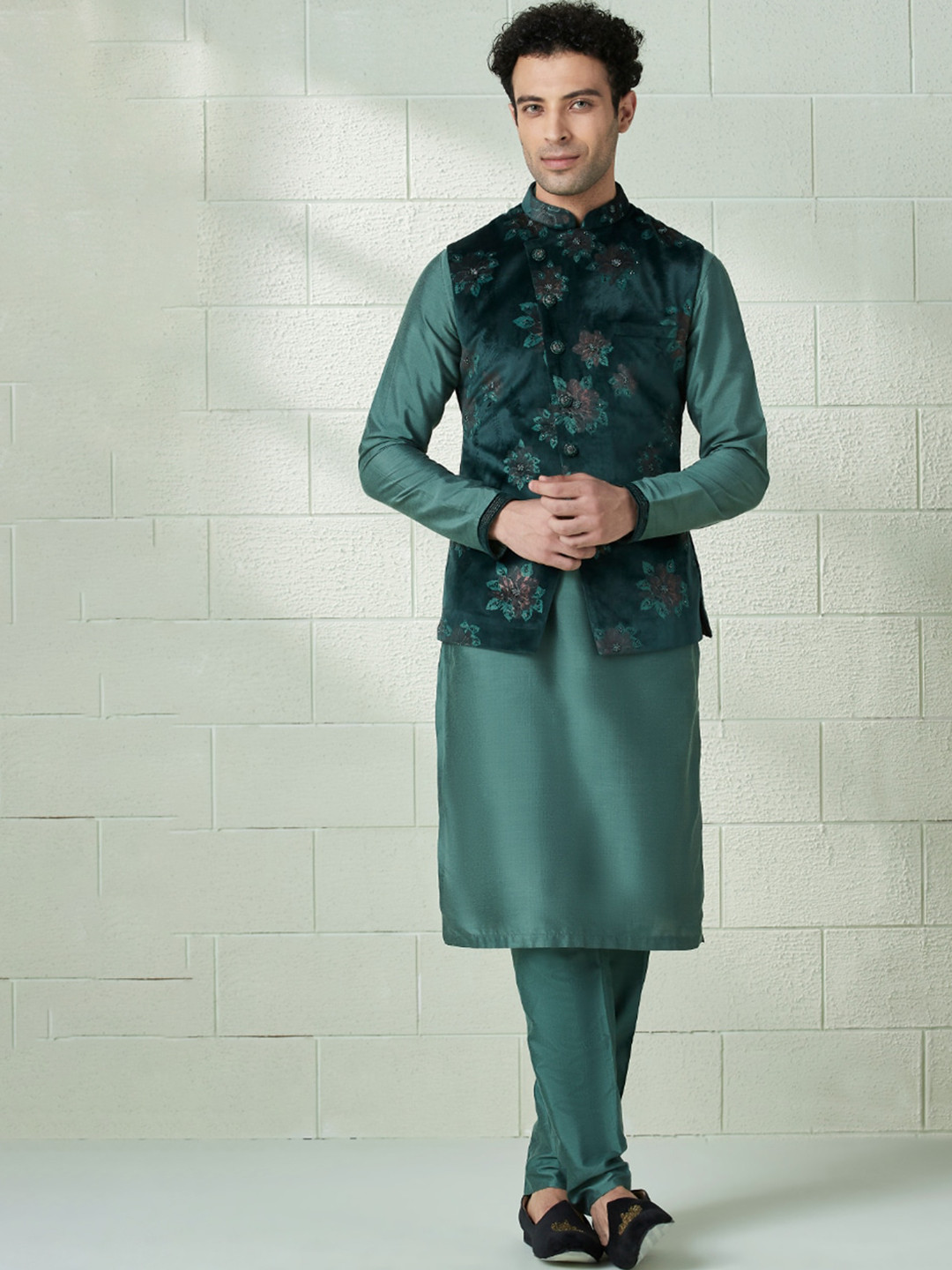 

Manyavar Mandarin Collar Kurta with Pyjamas & Nehru Jacket, Green