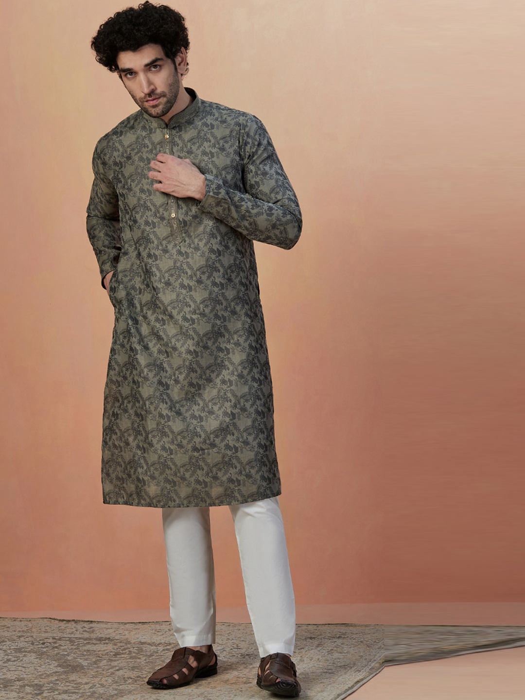 

Manyavar Mandarin Collar Floral Printed Regular Kurta with Pyjamas, Olive