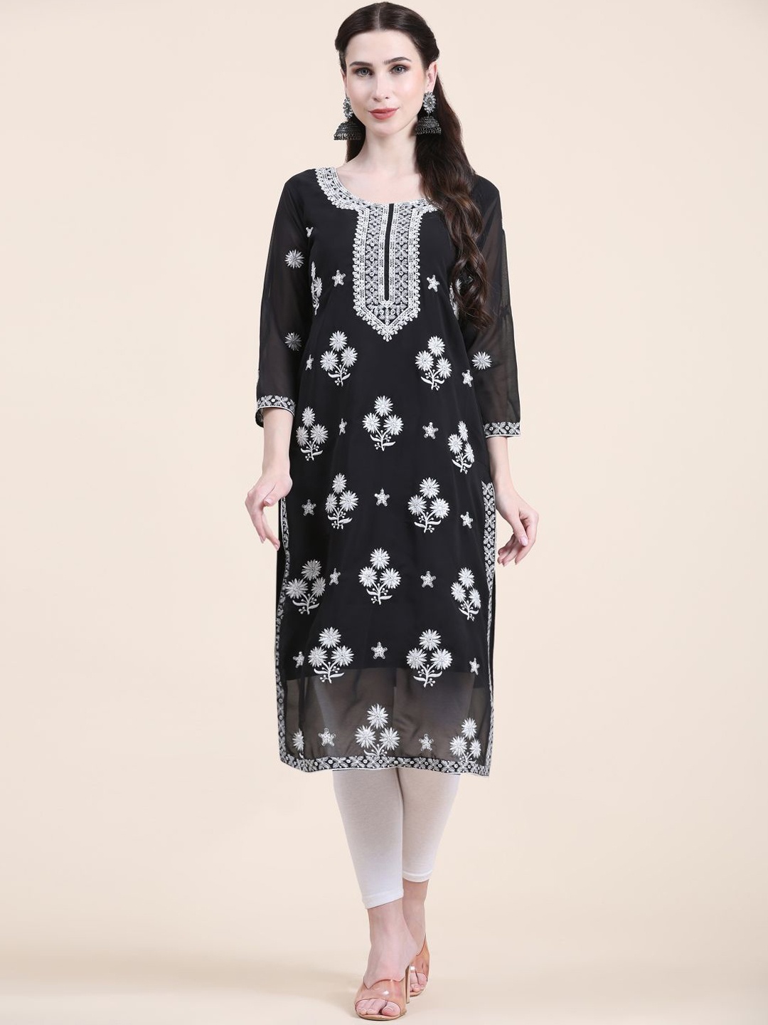 

VAIRAGEE Floral Yoke Design Chikankari Straight Kurta, Black