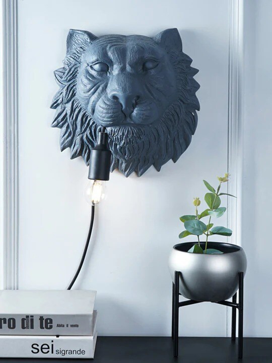

THE ARTMENT Grey Textured Ceramic Illuminated King of the Jungle Wall Lamp