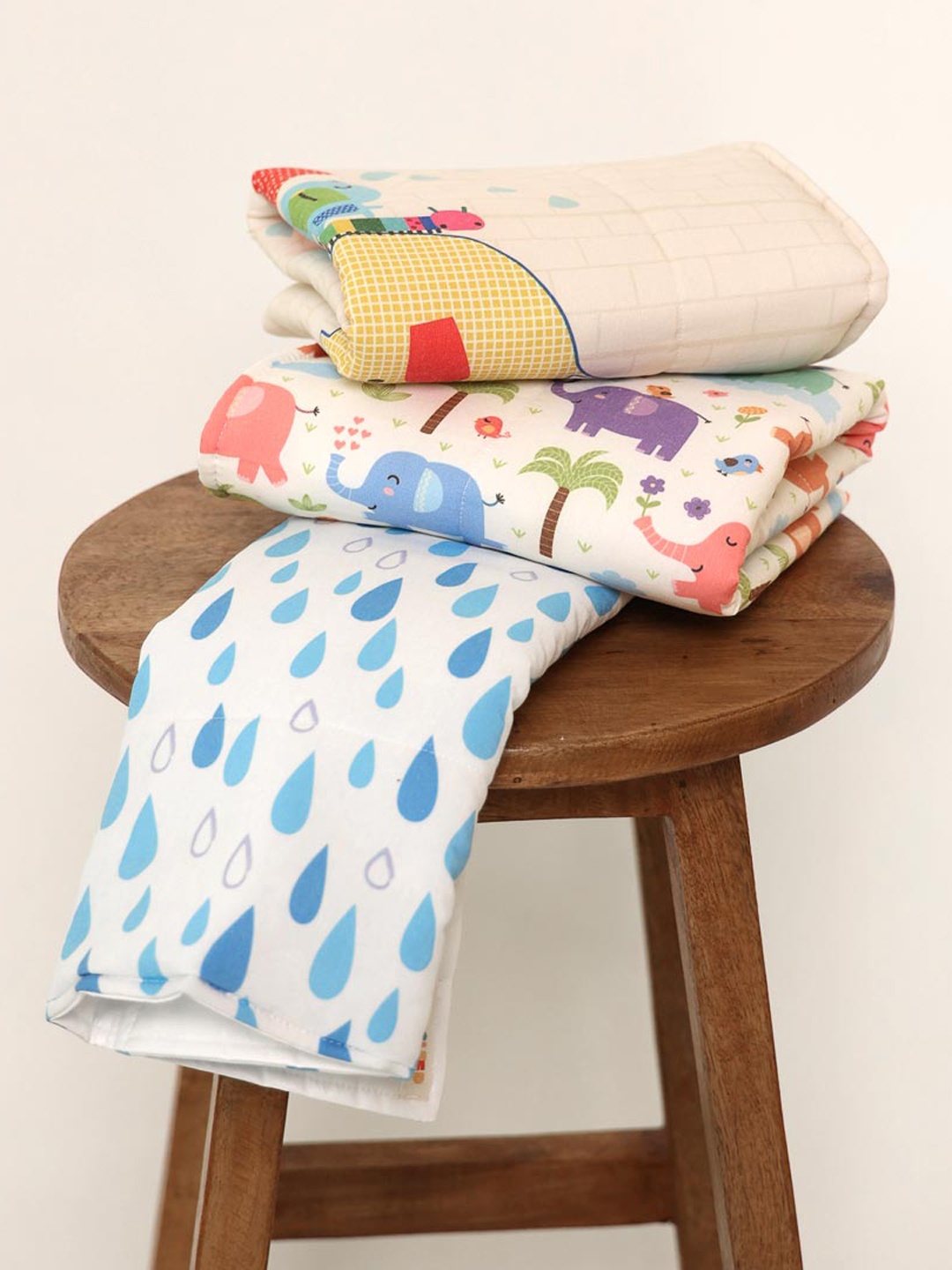 

TIDY SLEEP Infants Blue & Cream 3-Pcs Printed Water resistant Cotton Nappy Changing Mats