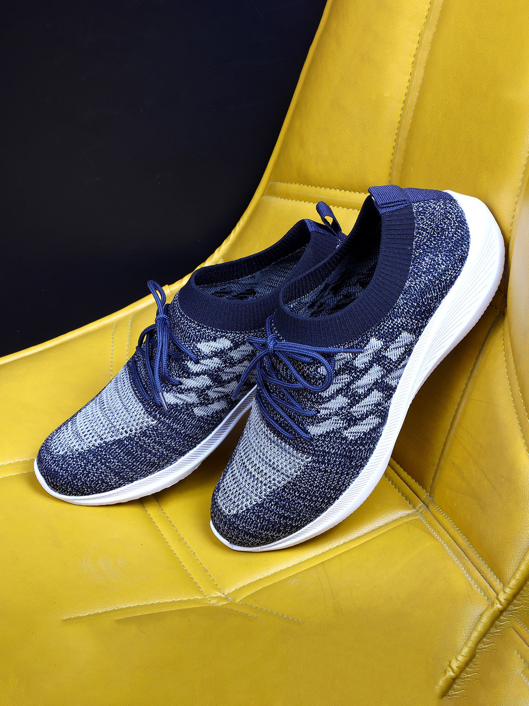 

TPENT Men Woven Design Comfort Insole Antibacterial Contrast Sole Mesh Sneakers, Navy blue