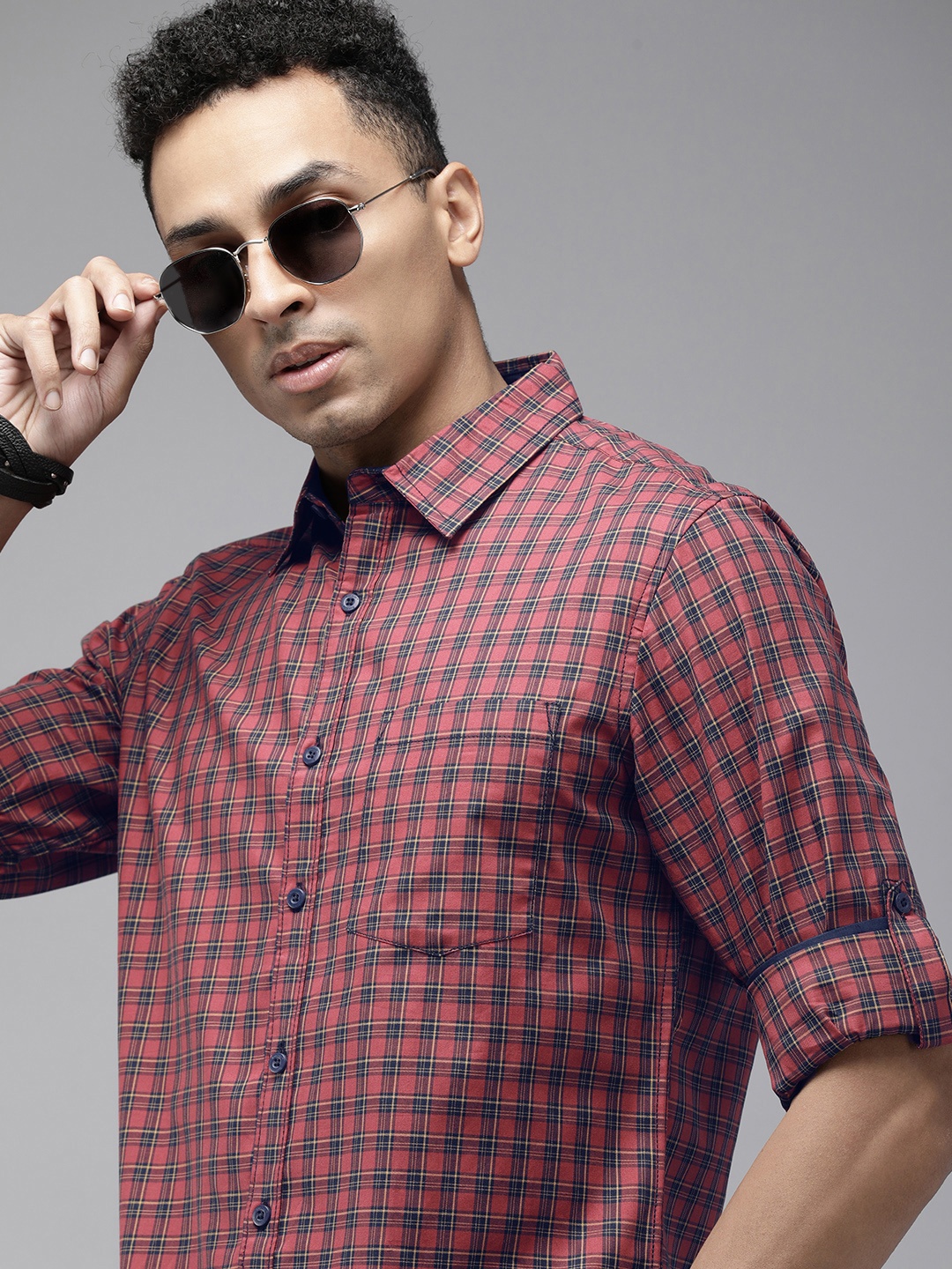 

Roadster Men Slim Fit Opaque Checked Pure Cotton Casual Shirt, Red