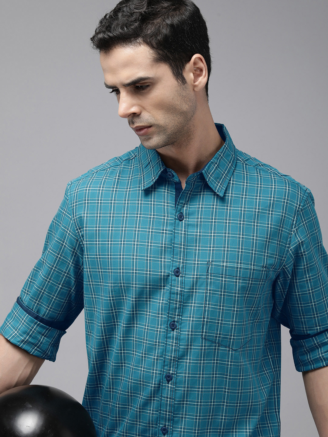 

Roadster Men Slim Fit Opaque Checked Pure Cotton Casual Shirt, Blue