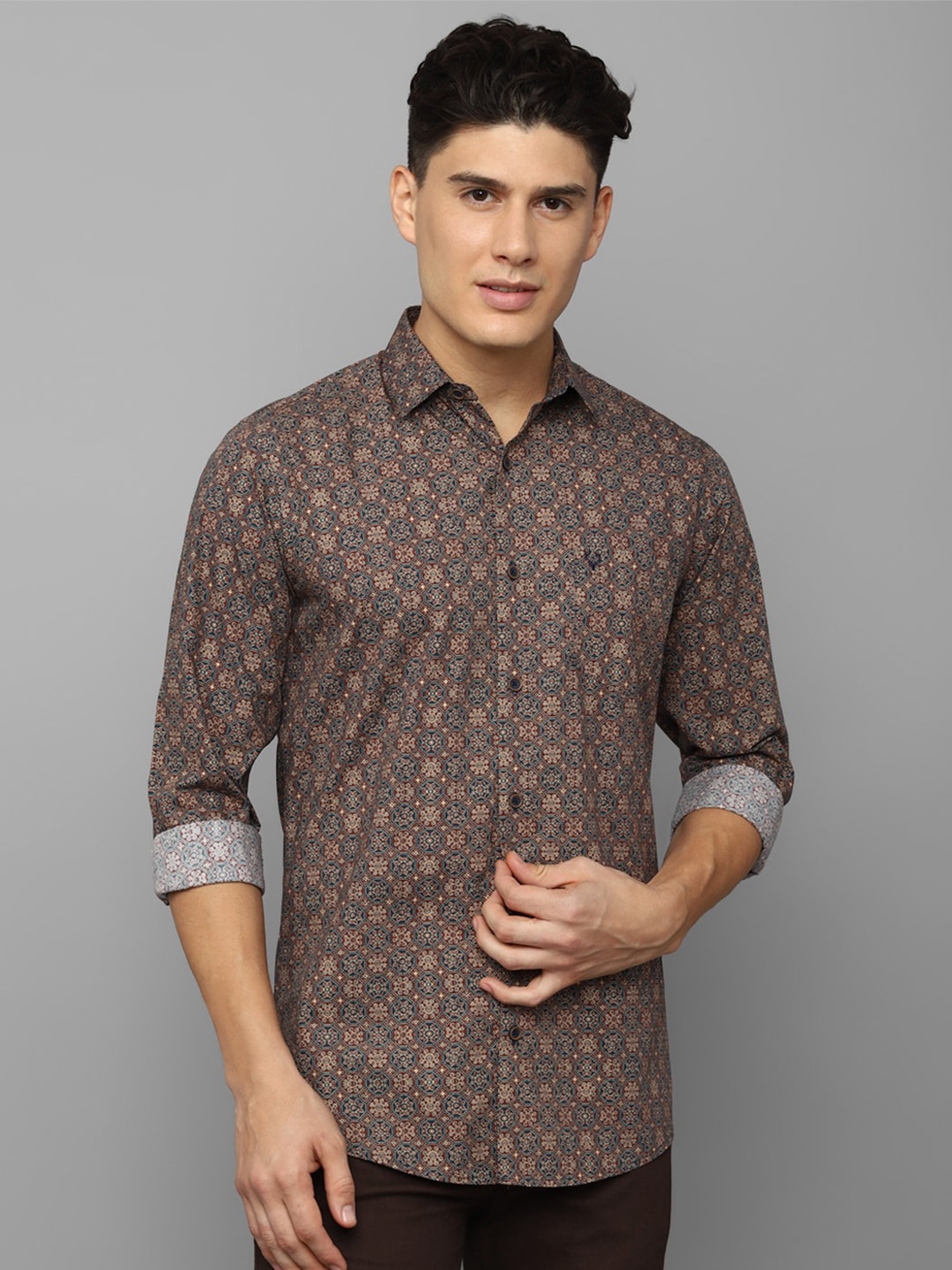 

Allen Solly Men Slim Fit Opaque Printed Pure Cotton Casual Shirt, Brown