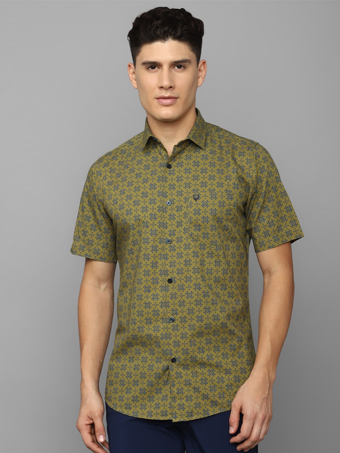 

Allen Solly Slim Fit Geometric Printed Pure Cotton Casual Shirt, Green