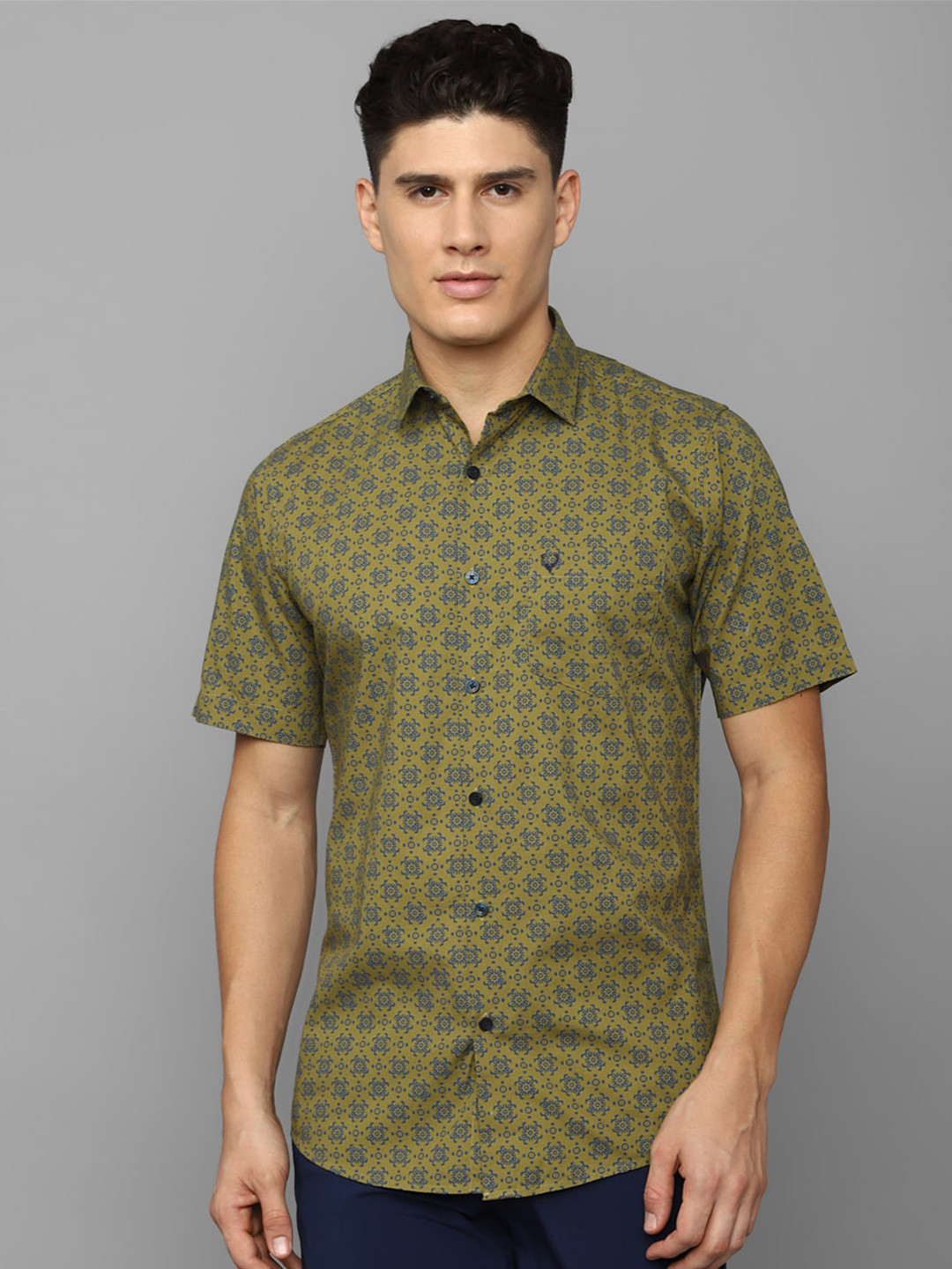 

Allen Solly Slim Geometric Printed Pure Cotton Casual Shirt, Green