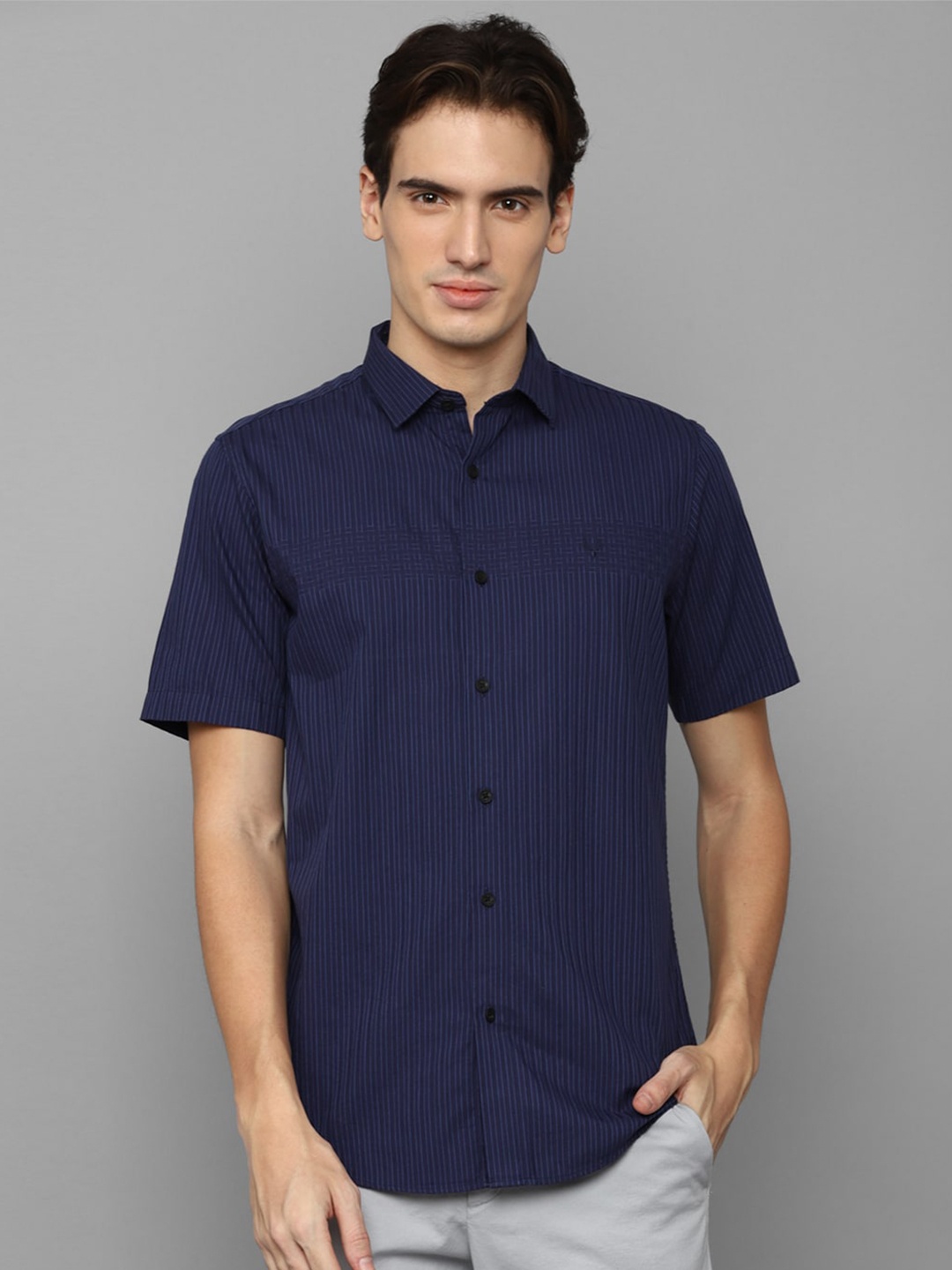 

Allen Solly Indigo Vertical Striped Spread Collar Pure Cotton Slim Fit Casual Shirt, Navy blue