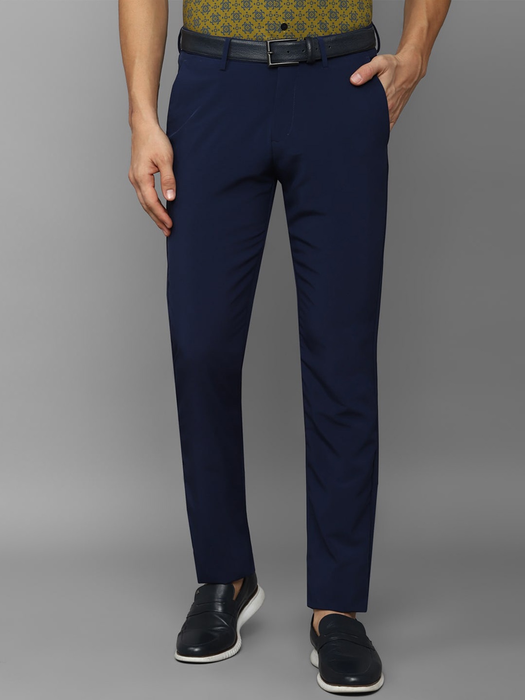 

Allen Solly Men Slim Fit Trousers, Navy blue