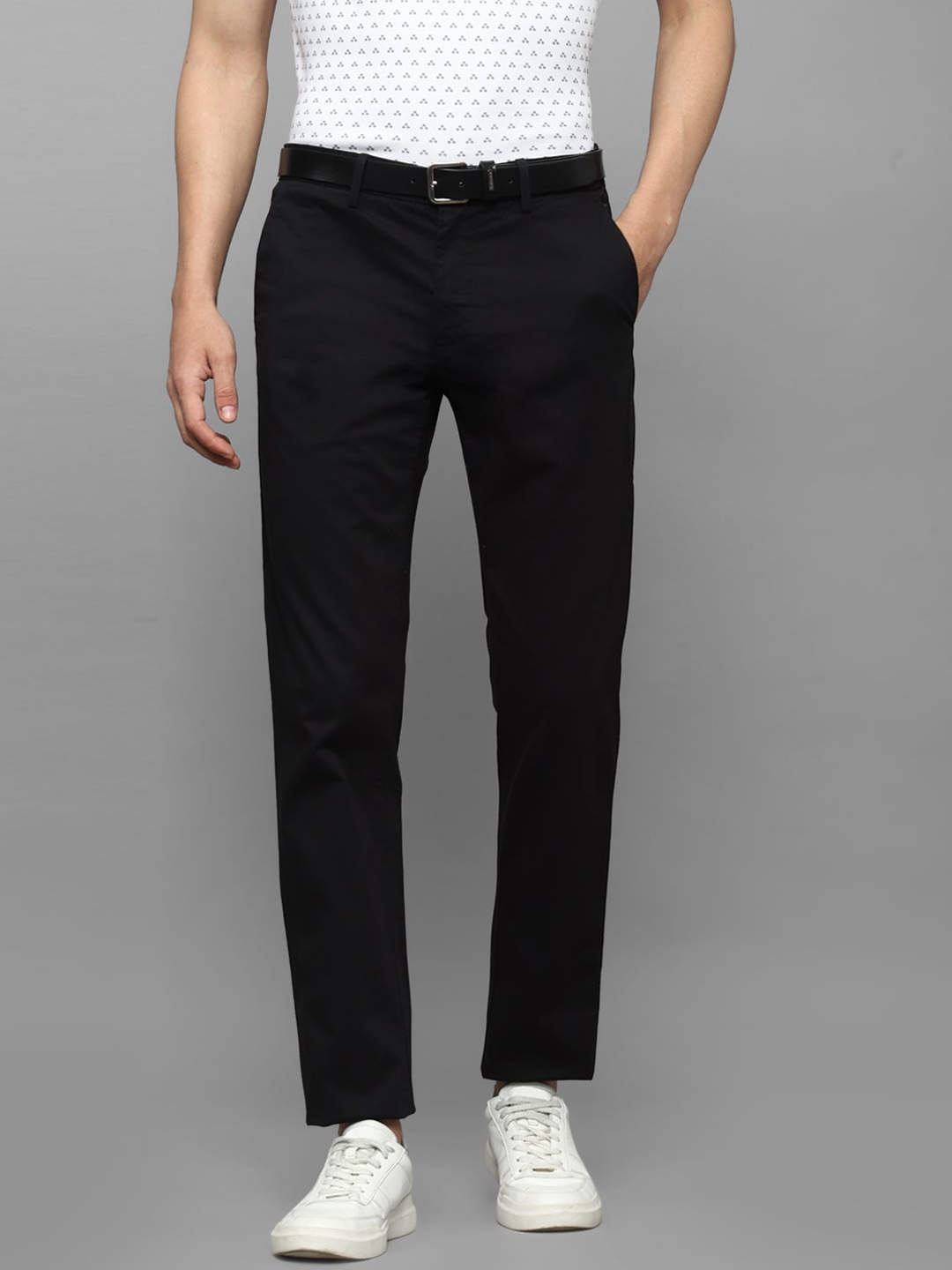 

Louis Philippe Sport Men Slim Fit Mid-Rise Trousers, Black
