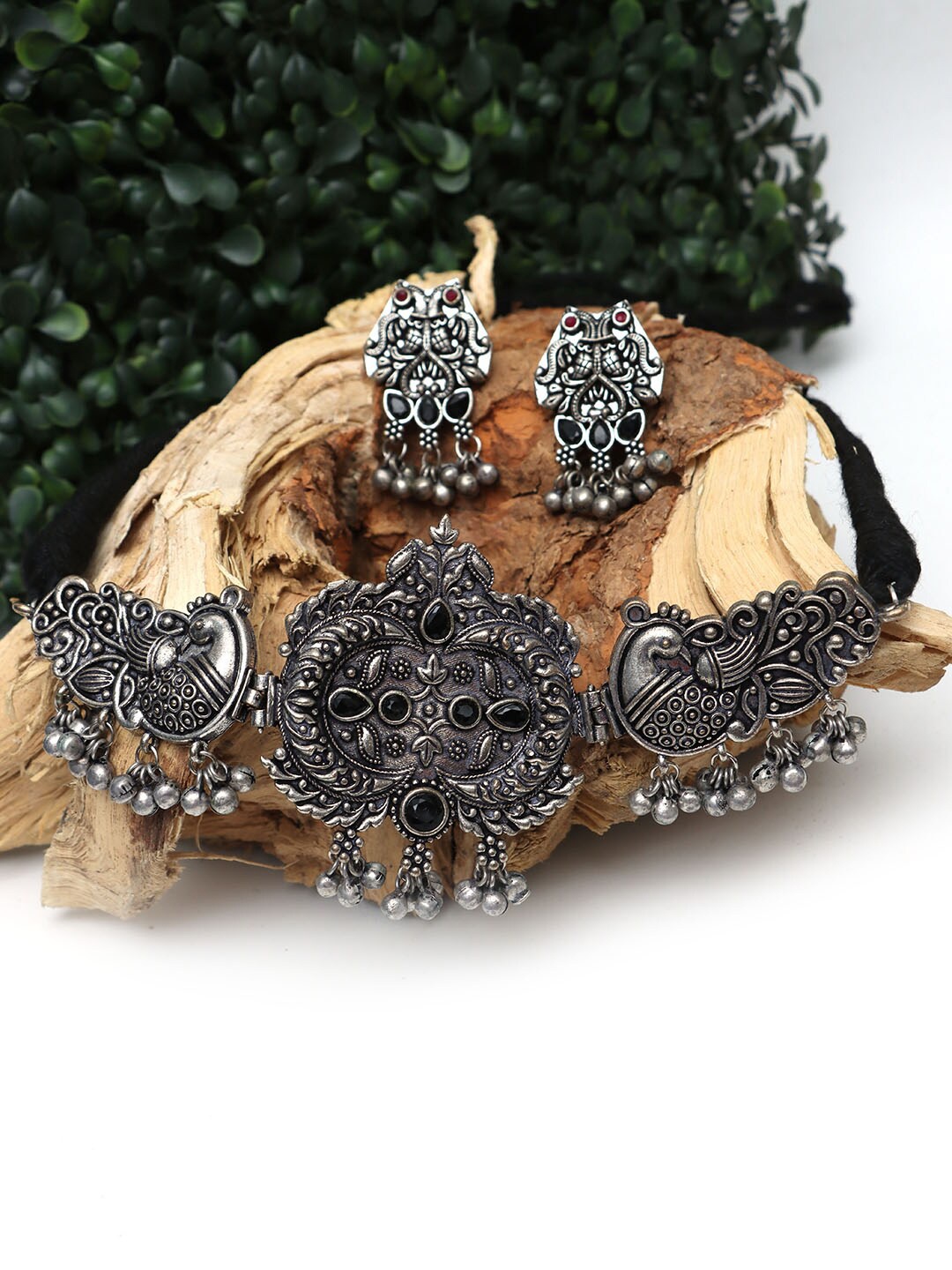 

Ozanoo Silver-Plated Stone-Studded Oxidised Jewellery Set