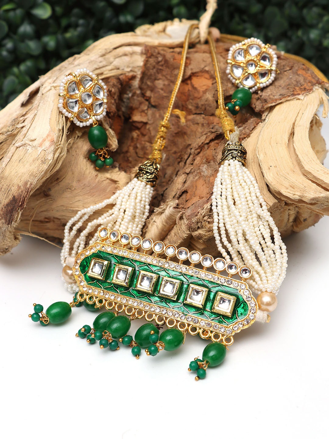 

Ozanoo Gold-Plated Stone Studded & Beaded Meenakari Jewellery Set, Green