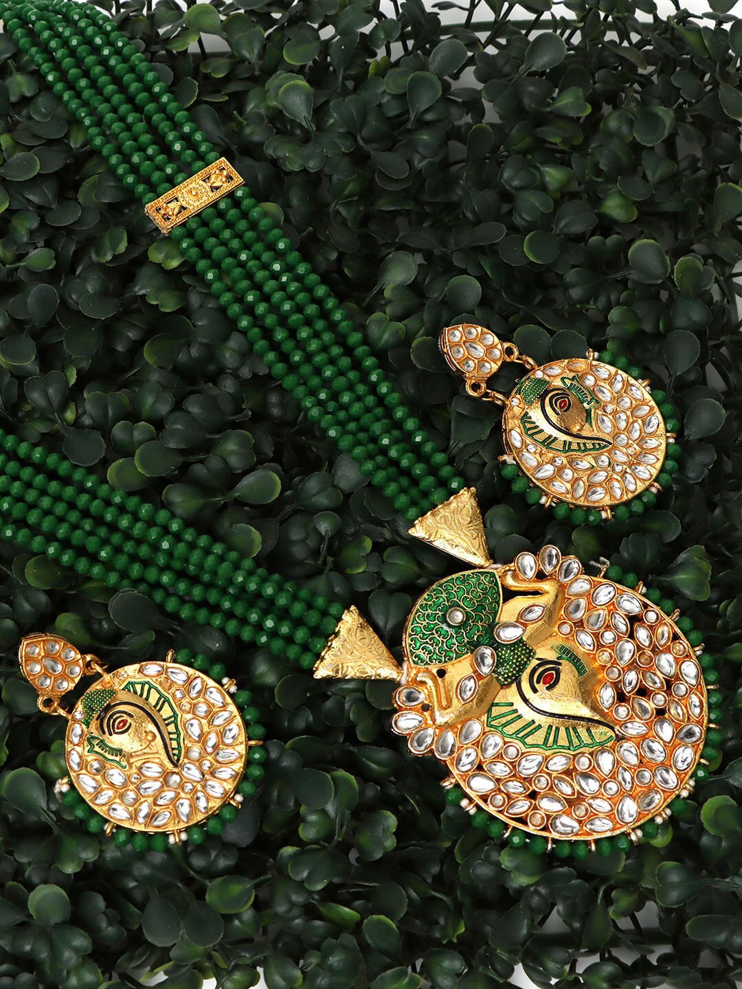 

Ozanoo Gold-Plated Kundan-Studded & Pearl Beaded Jewellery Set, Green