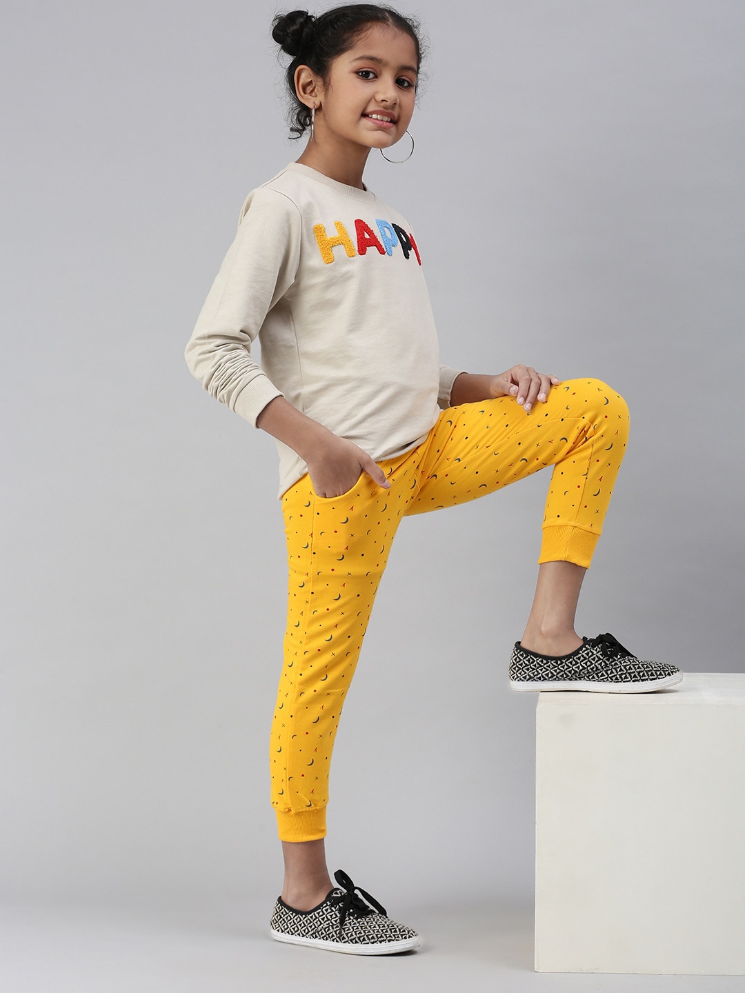 

PIPIN Girls Printed Slim Fit Cotton Joggers, Yellow