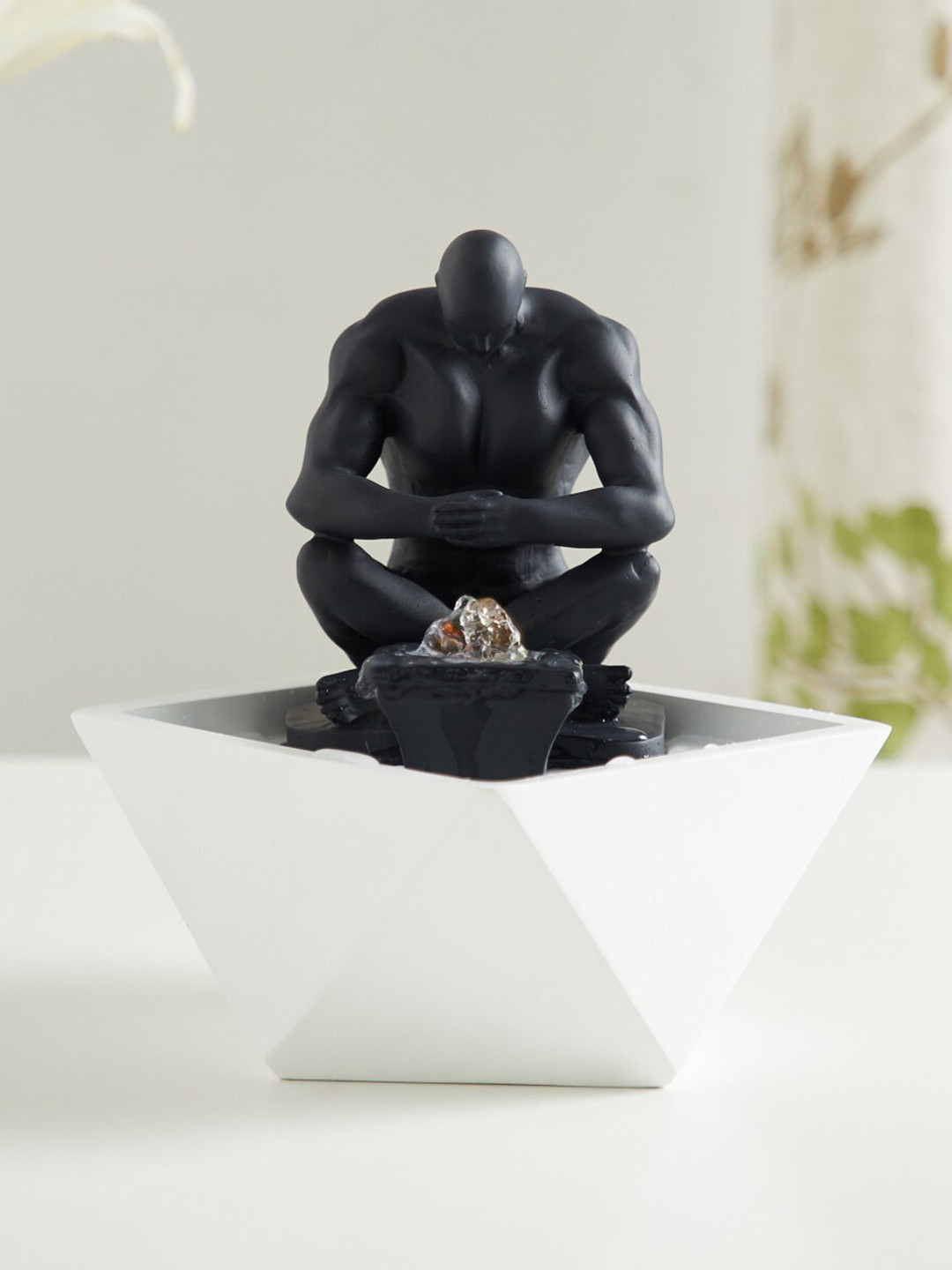 

Home Centre Corsica Black & White Body Builder Fountain