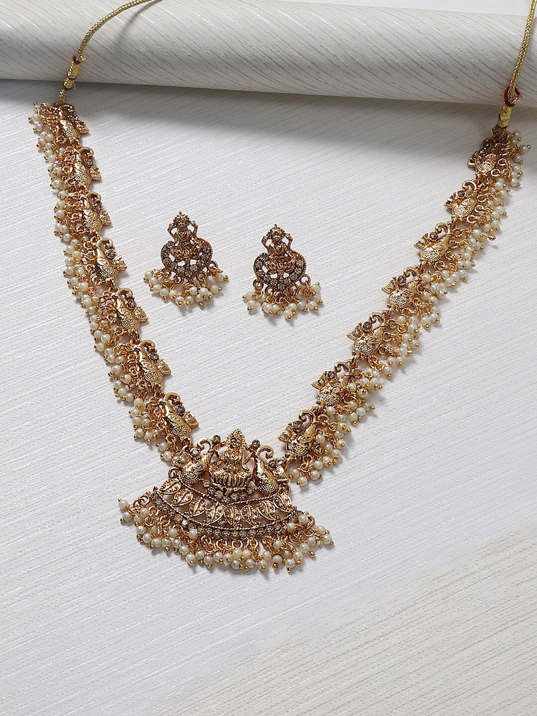 

STEORRA JEWELS Gold-Plated Kundan-Studded & Beaded Jewellery Set, Off white