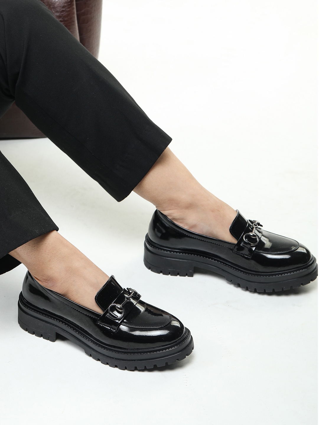 

SHUZ TOUCH Women Padded Insole Horsebit Loafers, Black