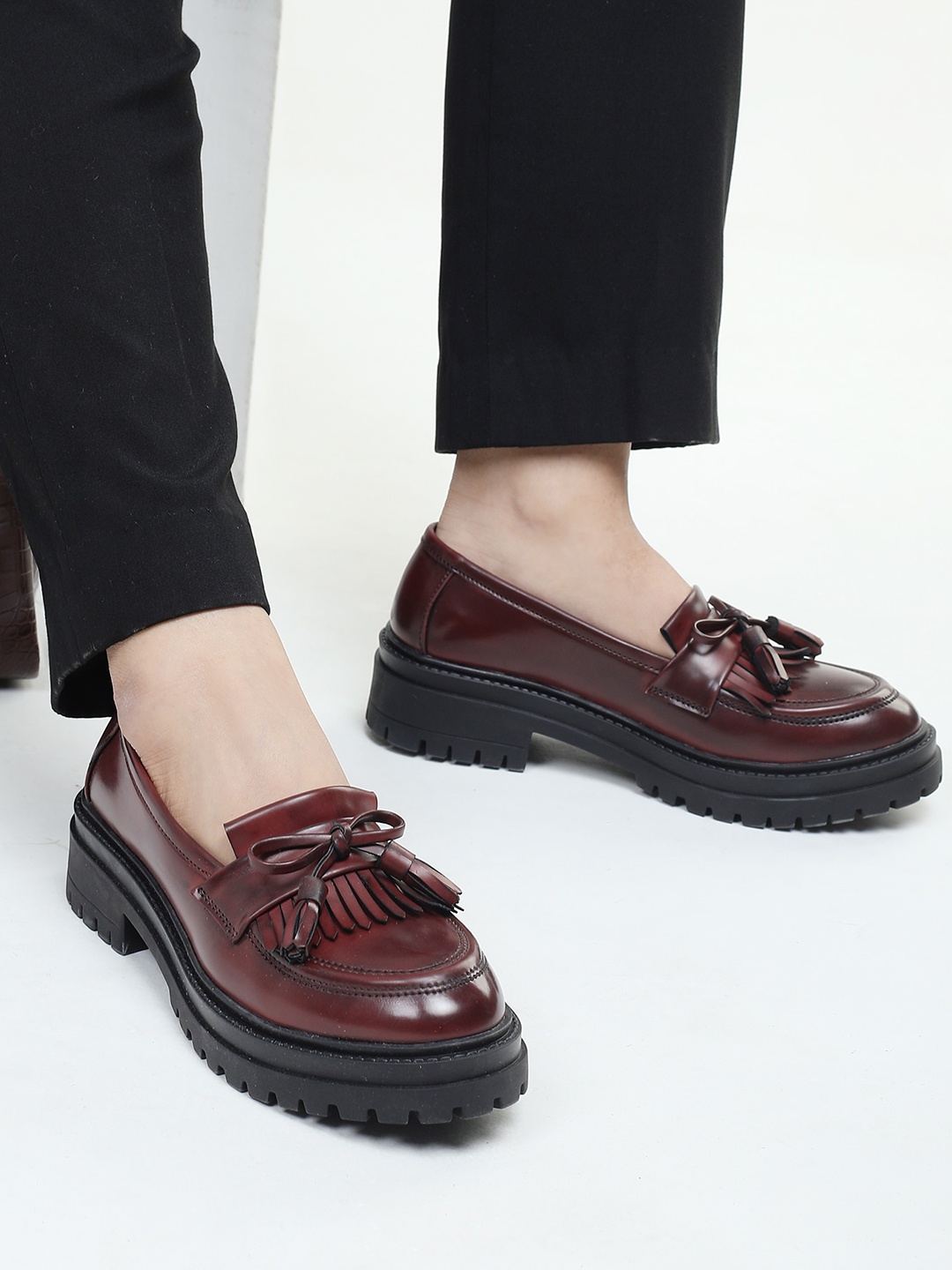 

SHUZ TOUCH Women Padded Insole Tassel Loafers, Maroon