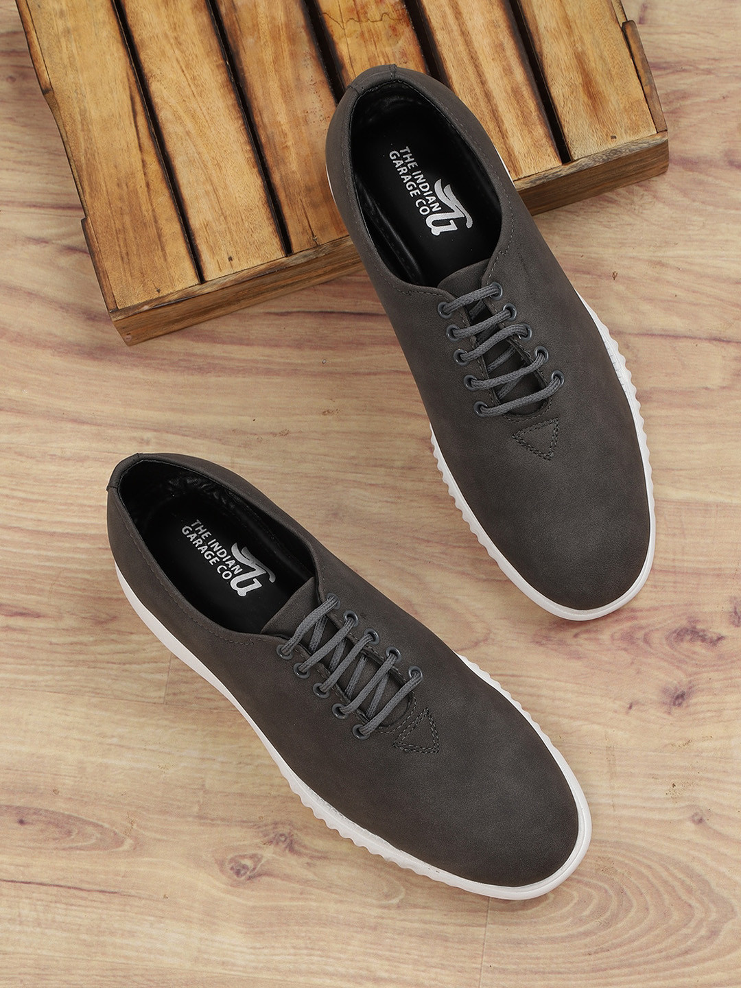 

The Indian Garage Co Men Round Toe Contrast Sole Suede Sneakers, Grey