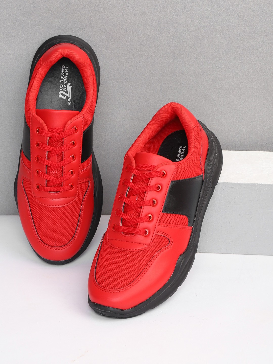 

The Indian Garage Co Men Colourblocked Contrast Sole Sneakers, Red