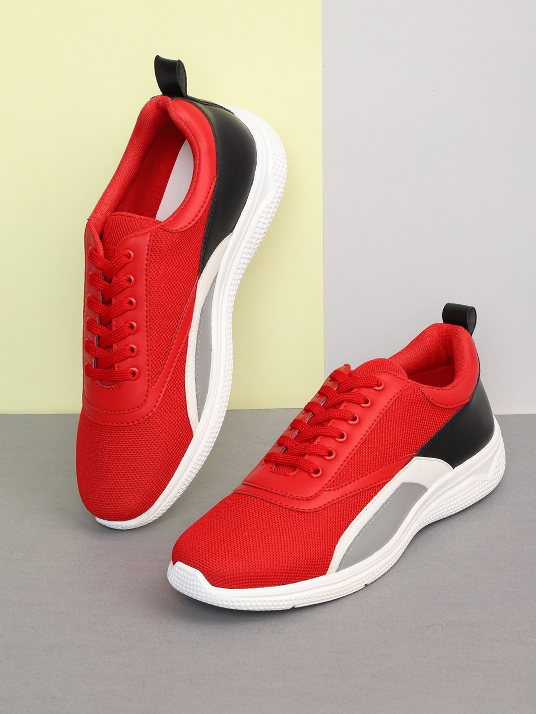 

The Indian Garage Co Men Colourblocked Sneakers, Red