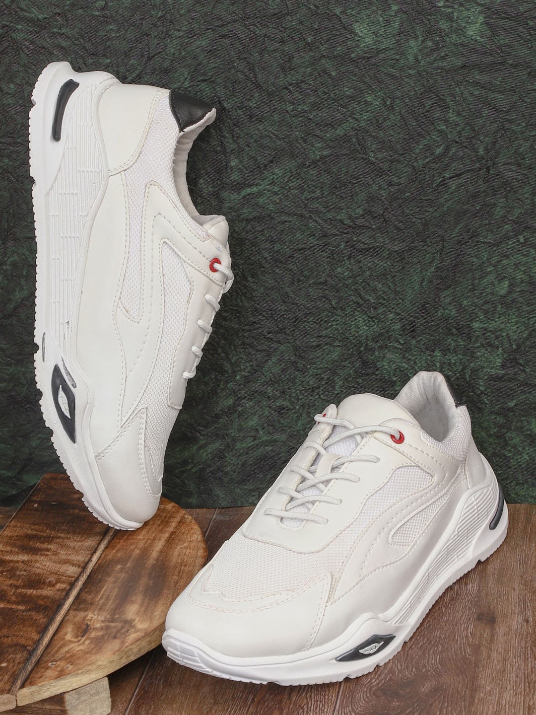 

The Indian Garage Co Men Textured Basics Sneakers, White