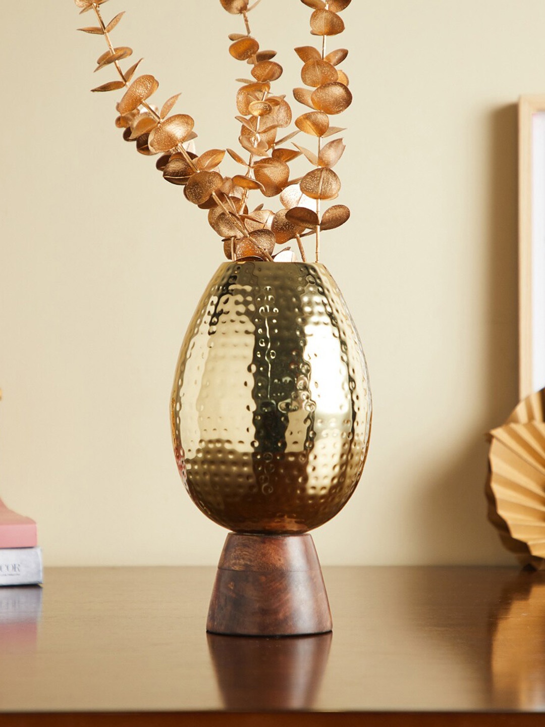 

Home Centre Gold Rush Gold-Toned & Brown Textured Vase With Wooden Base
