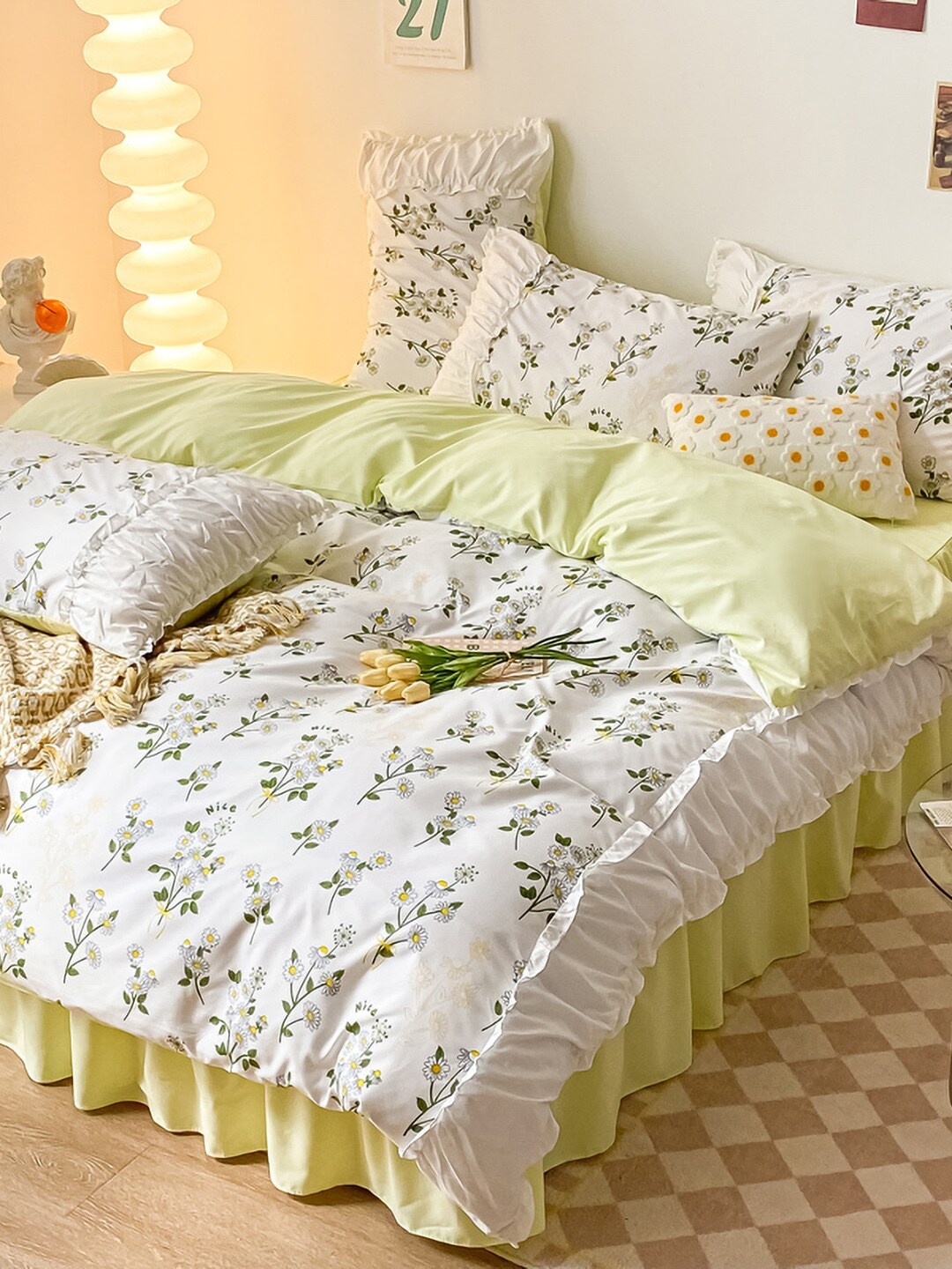 

JC HOME White & Green Printed Double Queen Bedding Set