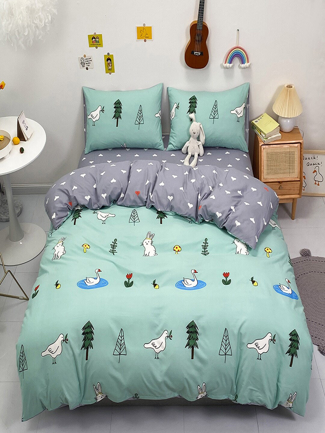 

JC Collection Green & White Printed Double Queen Bedding Set