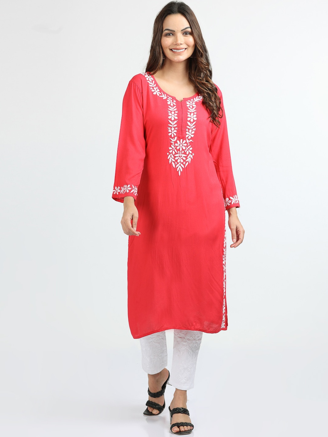 

FAWOMENT Women Peach-Coloured & White Chikanakri Straight Kurta