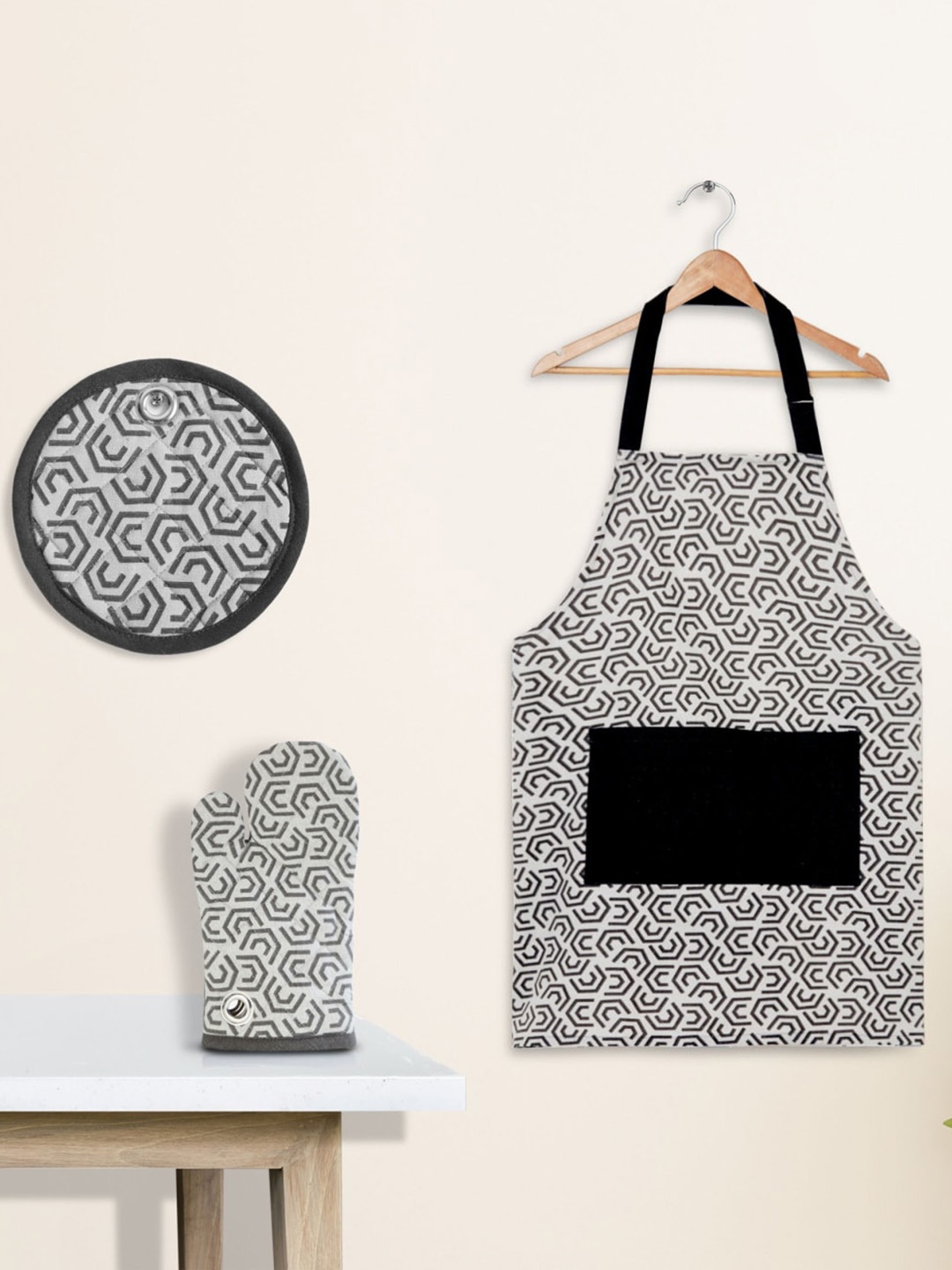 

Home Centre Retrieve Grey & Black 3 Pieces Cotton Printed Kitchen Linen Set