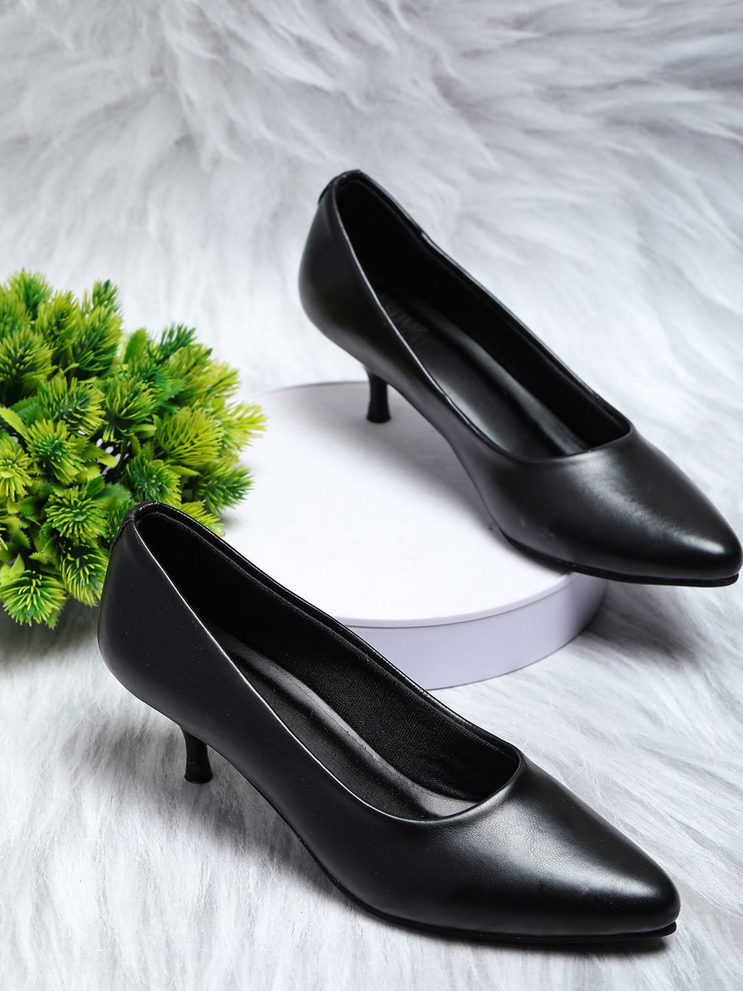 

SHUZ TOUCH Pointed Toe Kitten Pumps, Black