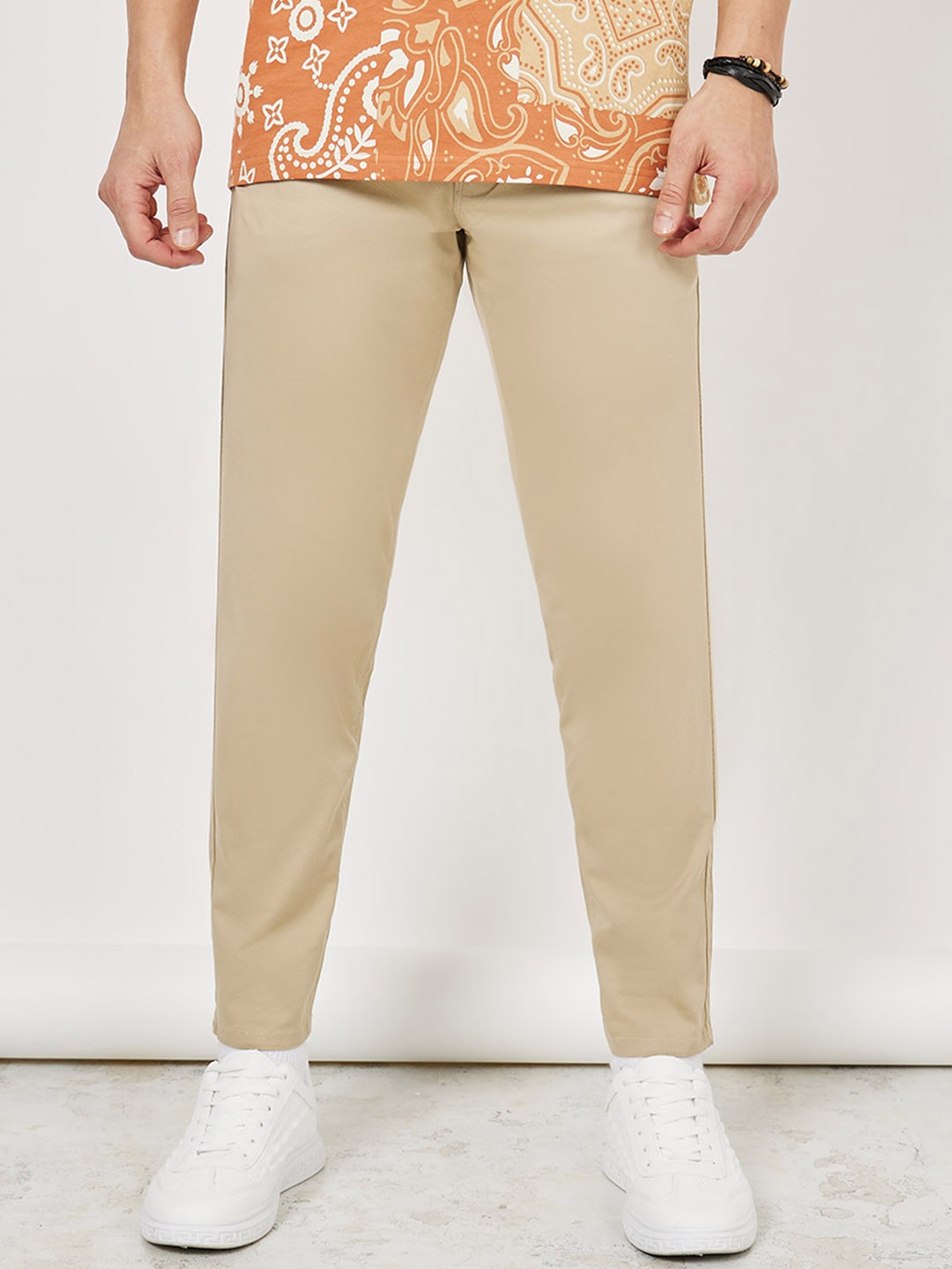 

Styli Men Solid Slim Fit Mid Rise Plain Knitted Cotton Chinos, Beige
