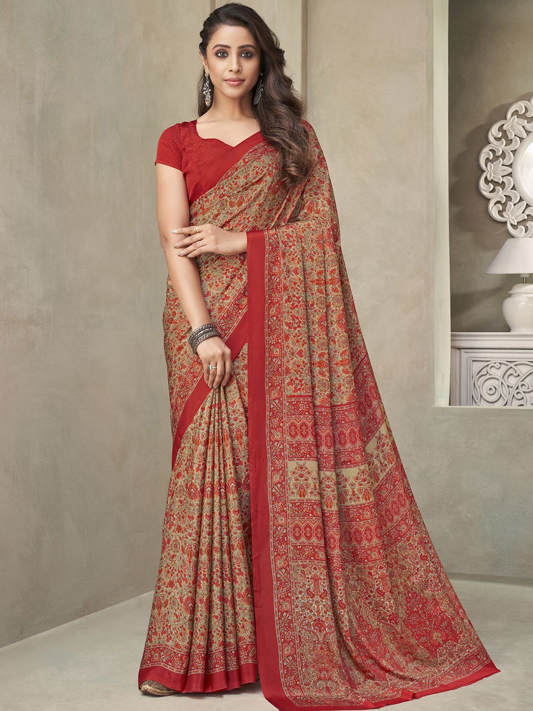 

Satrani Ethnic Motifs Print Saree, Red