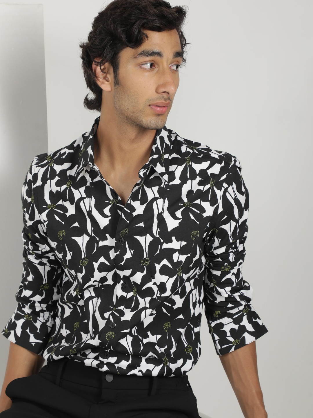 

RARE RABBIT Men Kruela Floral Printed Cotton Slim Fit Shirt, Black