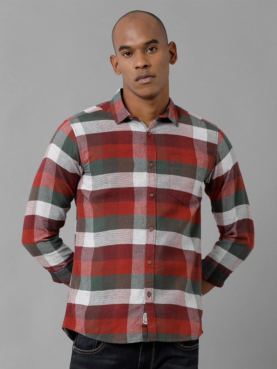 

Voi Jeans Checked Pure Cotton Slim Fit Casual Shirt, Red