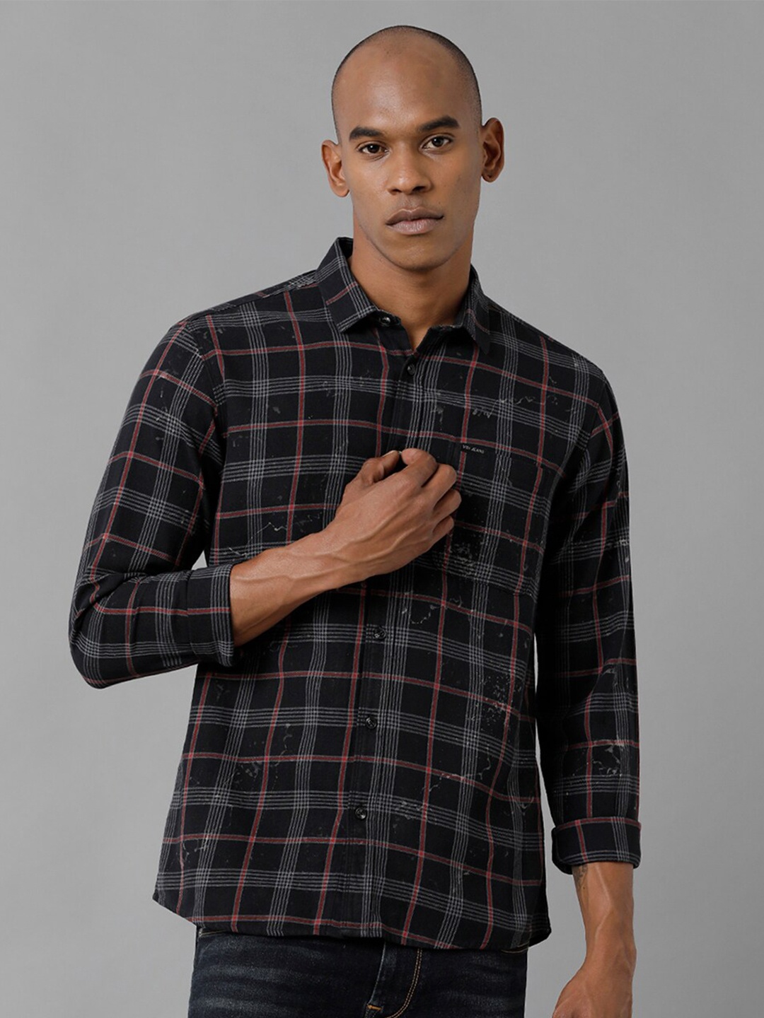 

Voi Jeans Tartan Checked Spread Collar Pure Cotton Slim Fit Casual Shirt, Black
