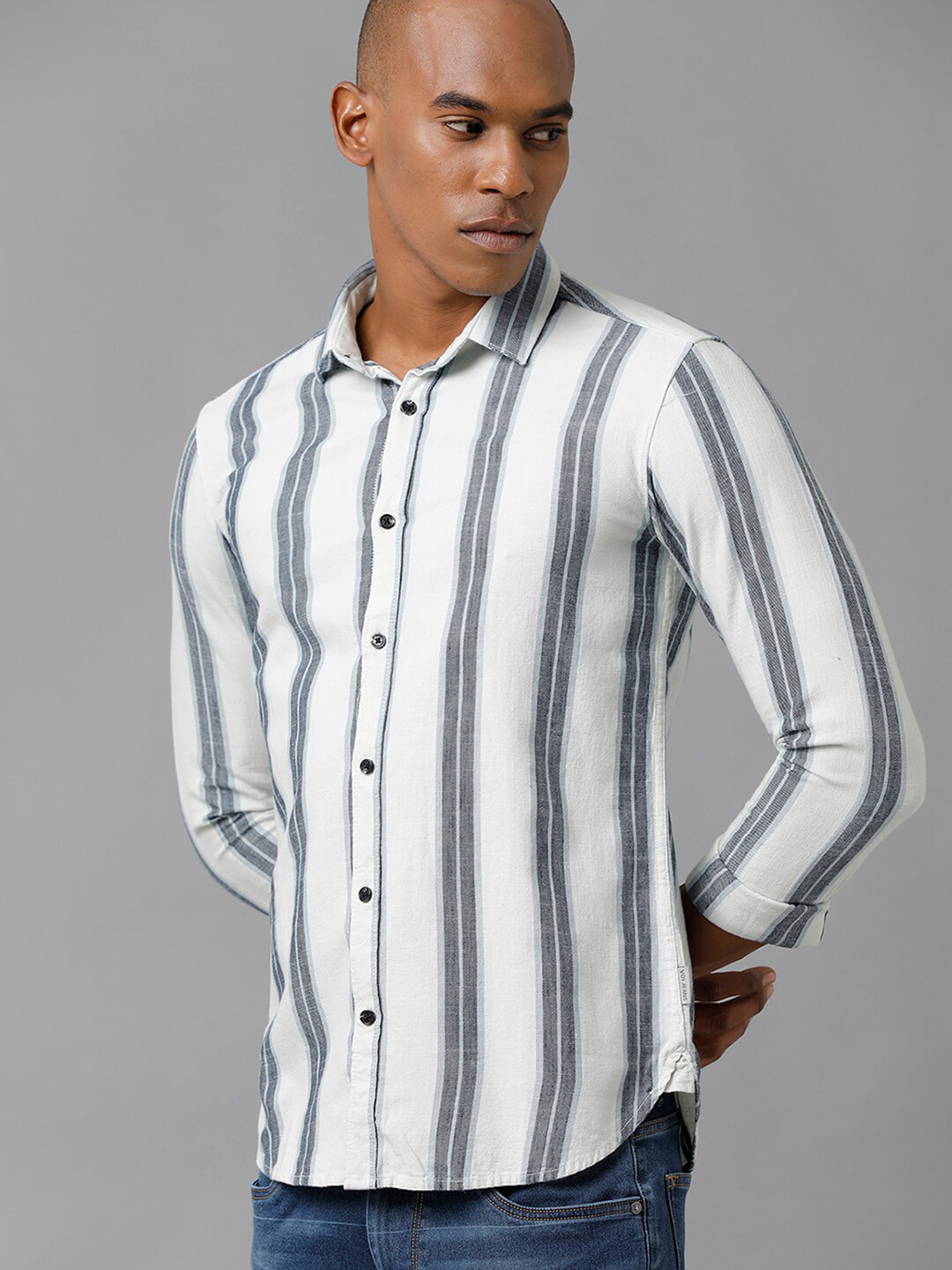 

Voi Jeans Vertical Striped Spread Collar Pure Cotton Slim Fit Casual Shirt, White